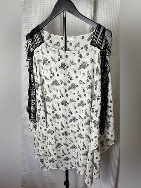 Black and white sheer floral print poncho by MUDD swim cover up